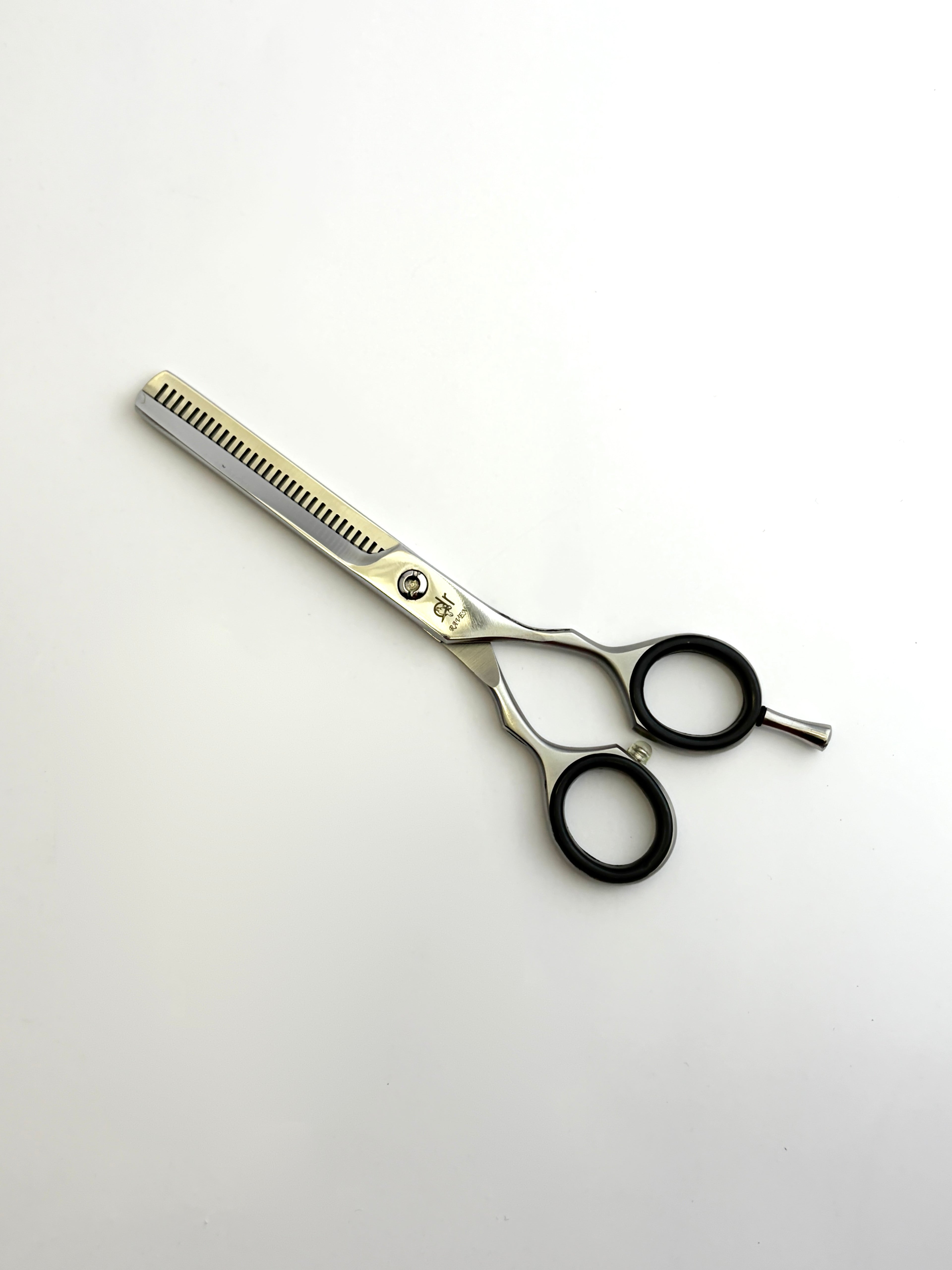 Modellierschere Plus Ergo 5,5 Zoll (ca. 14 cm)– dr Raven – 46 g